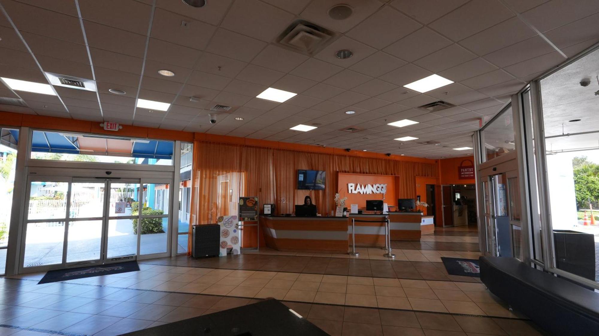 Hotel Ramada By Wyndham Flamingo Water Park Kissimmee Esterno foto