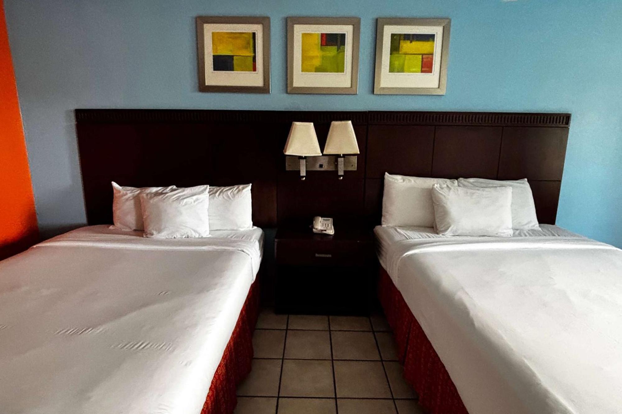 Hotel Ramada By Wyndham Flamingo Water Park Kissimmee Esterno foto