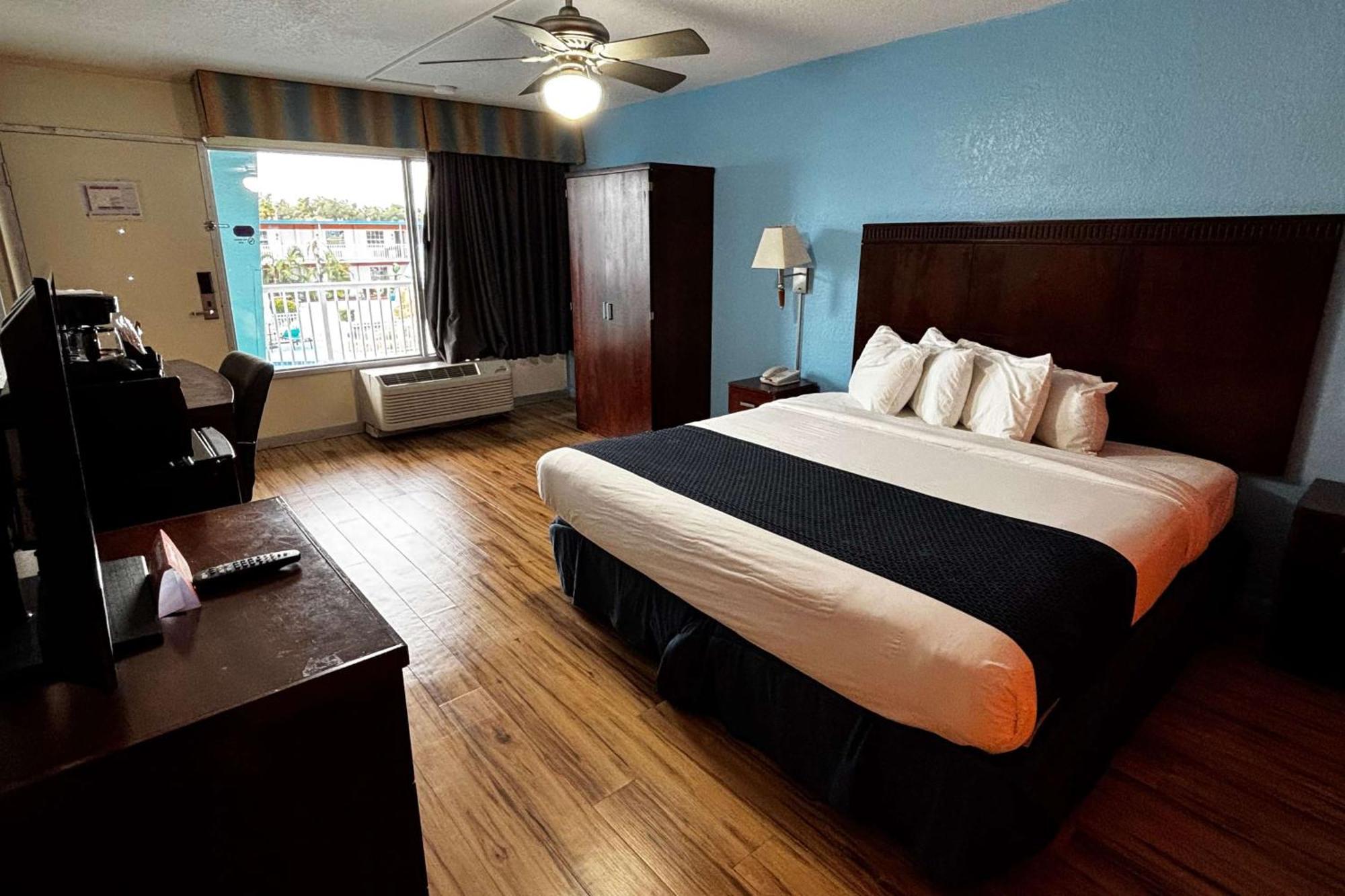 Hotel Ramada By Wyndham Flamingo Water Park Kissimmee Esterno foto