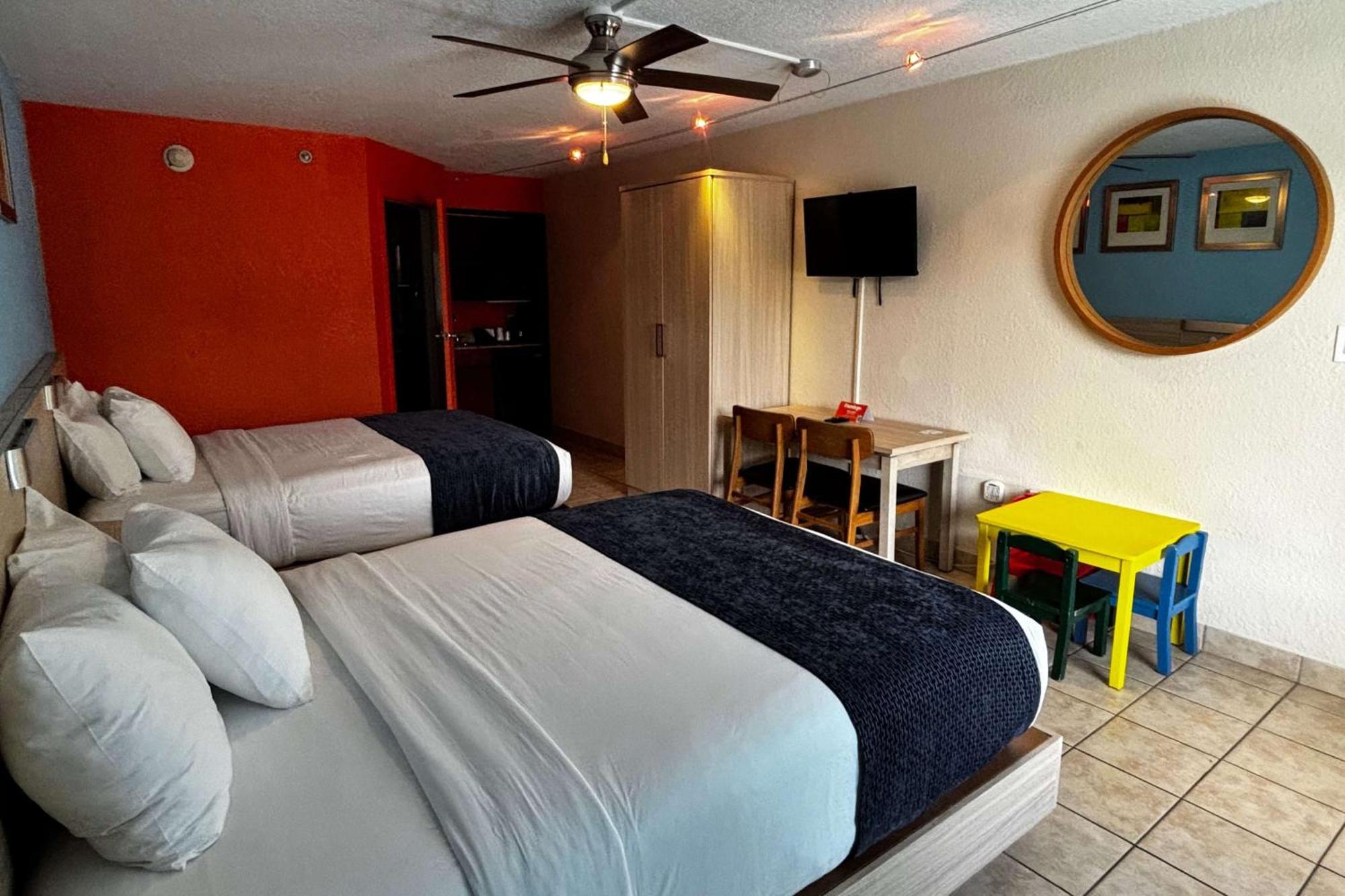 Hotel Ramada By Wyndham Flamingo Water Park Kissimmee Esterno foto
