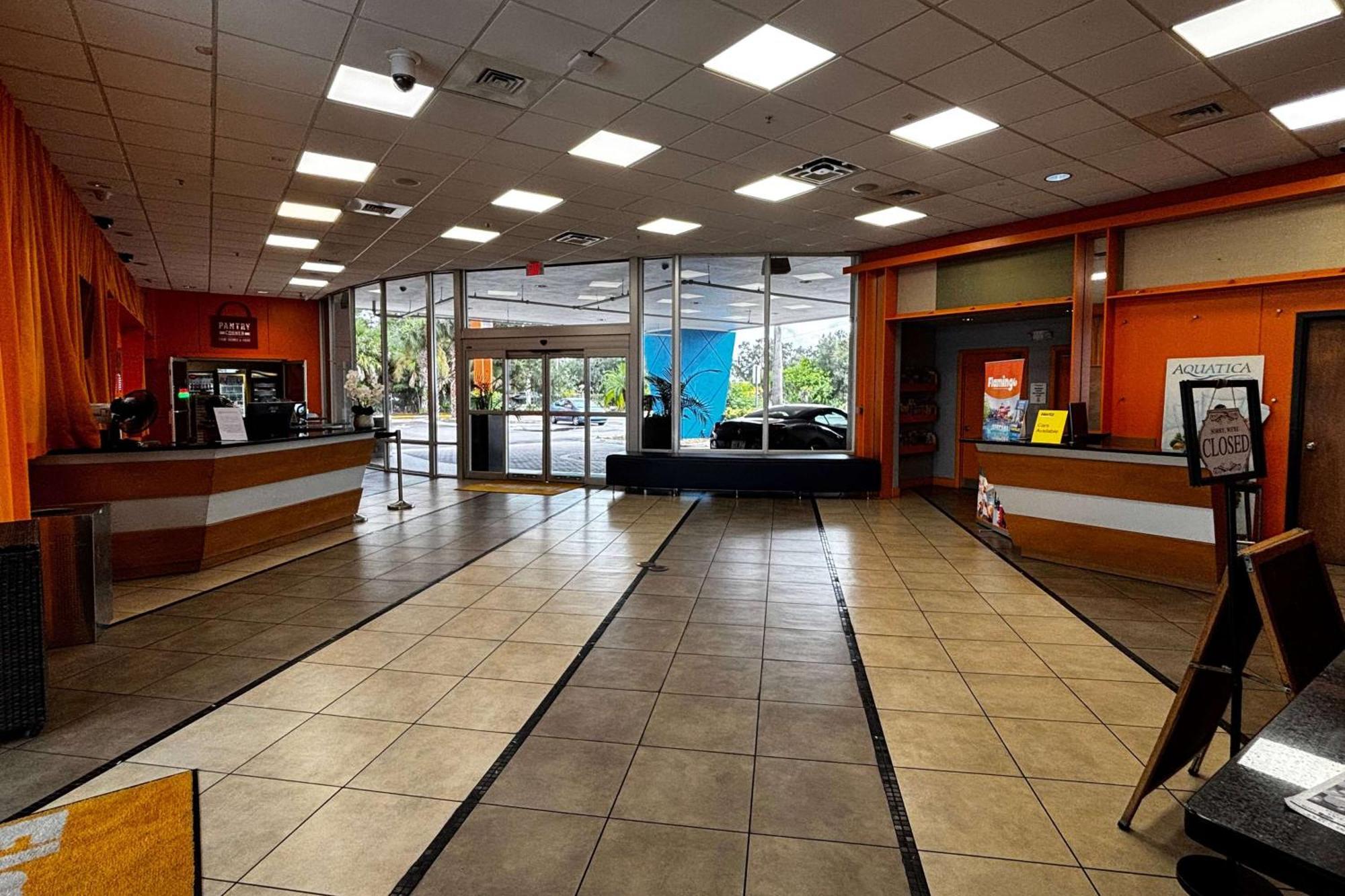 Hotel Ramada By Wyndham Flamingo Water Park Kissimmee Esterno foto
