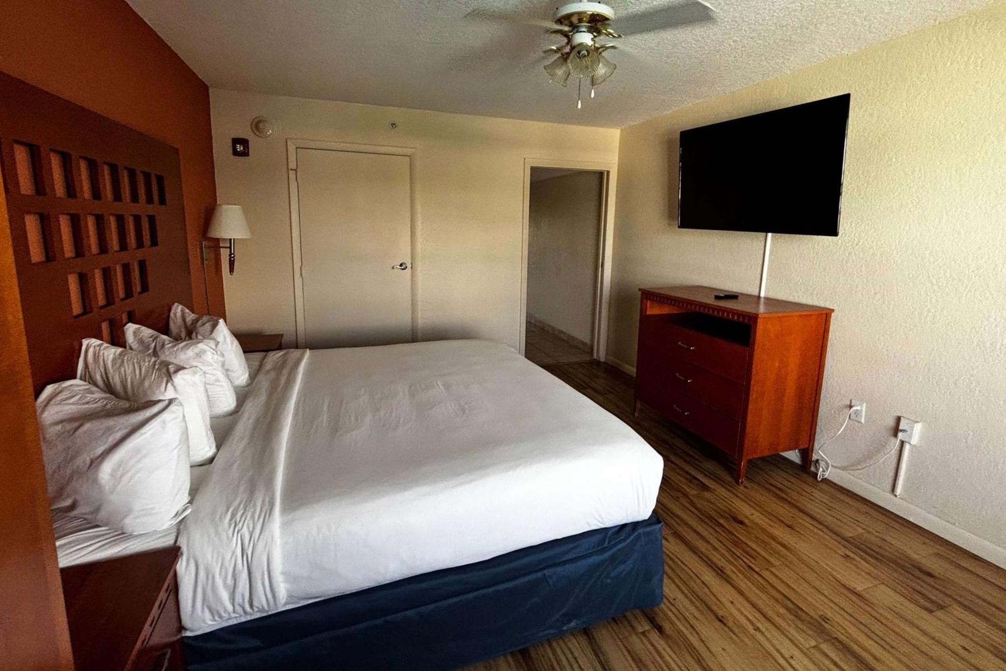 Hotel Ramada By Wyndham Flamingo Water Park Kissimmee Esterno foto