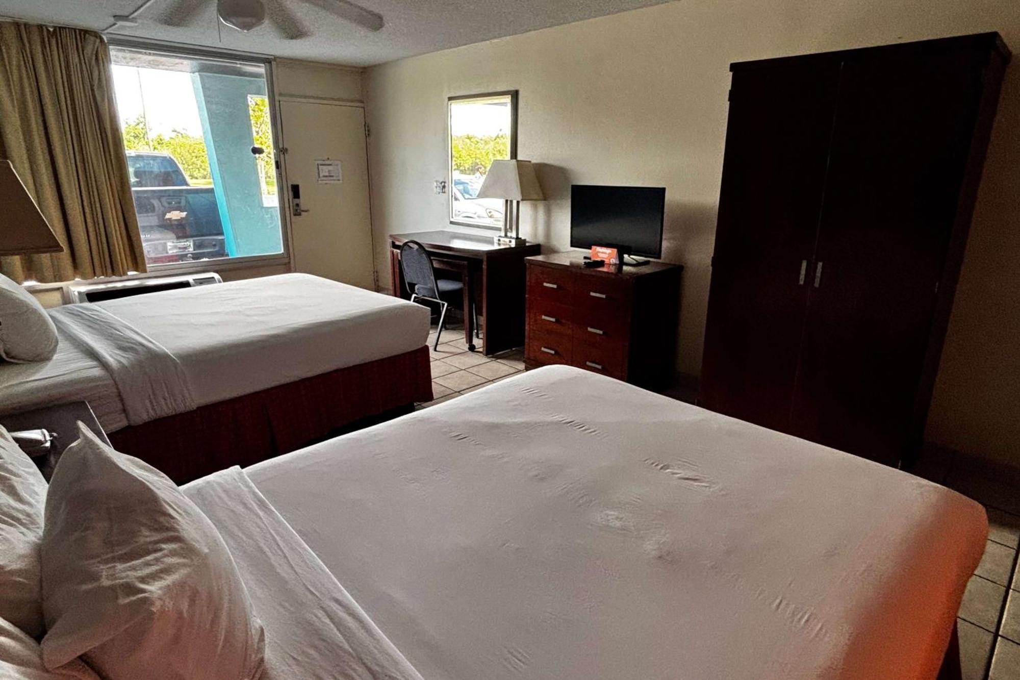 Hotel Ramada By Wyndham Flamingo Water Park Kissimmee Esterno foto