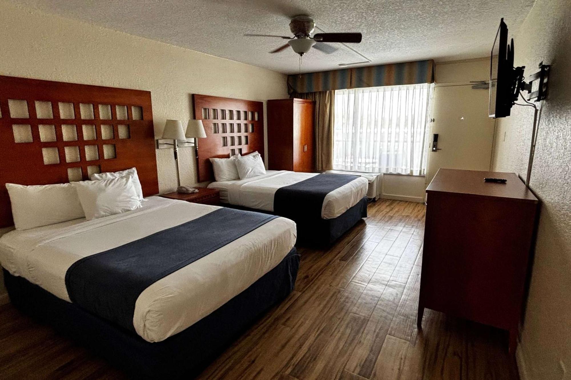 Hotel Ramada By Wyndham Flamingo Water Park Kissimmee Esterno foto