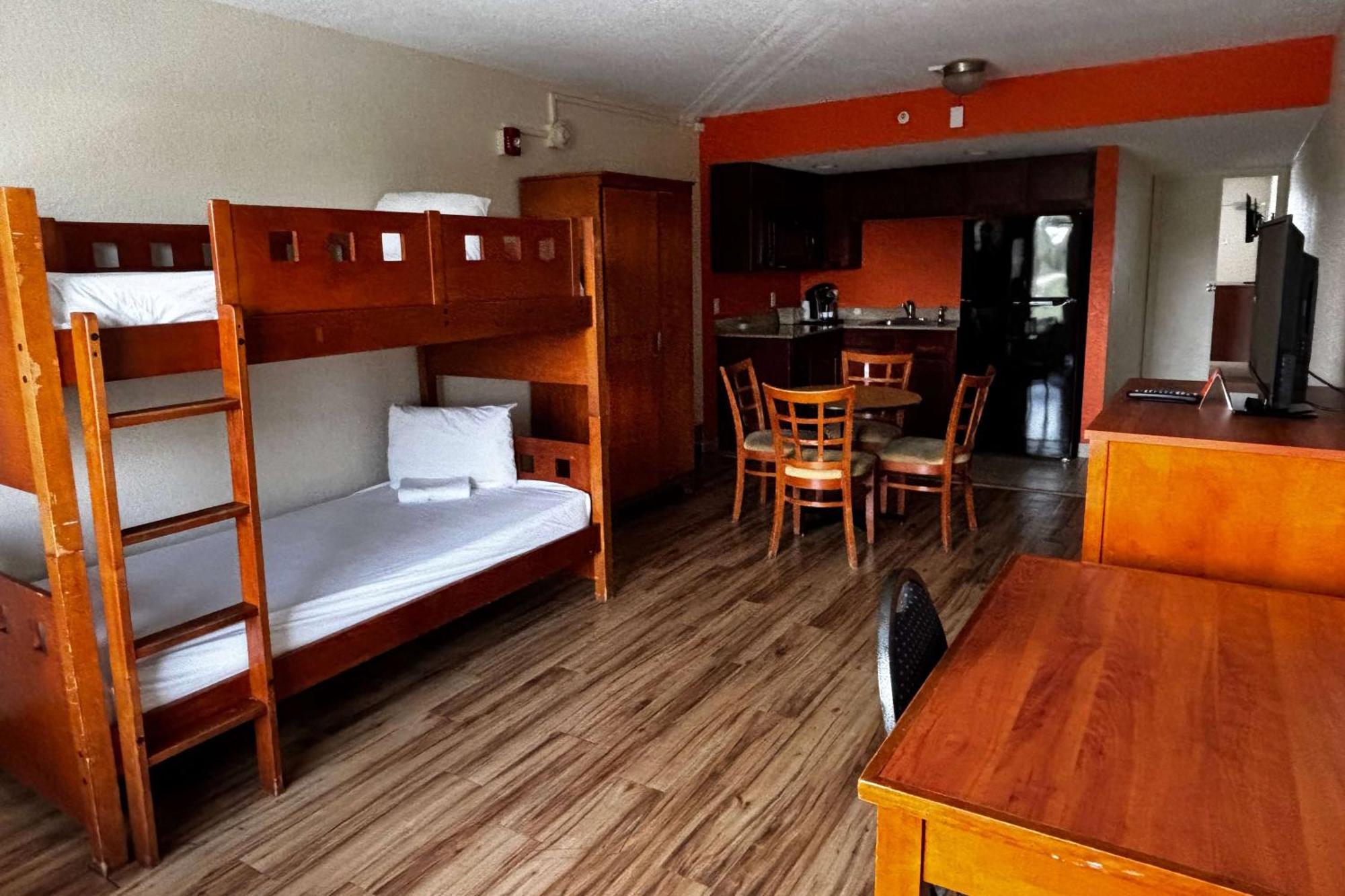 Hotel Ramada By Wyndham Flamingo Water Park Kissimmee Esterno foto