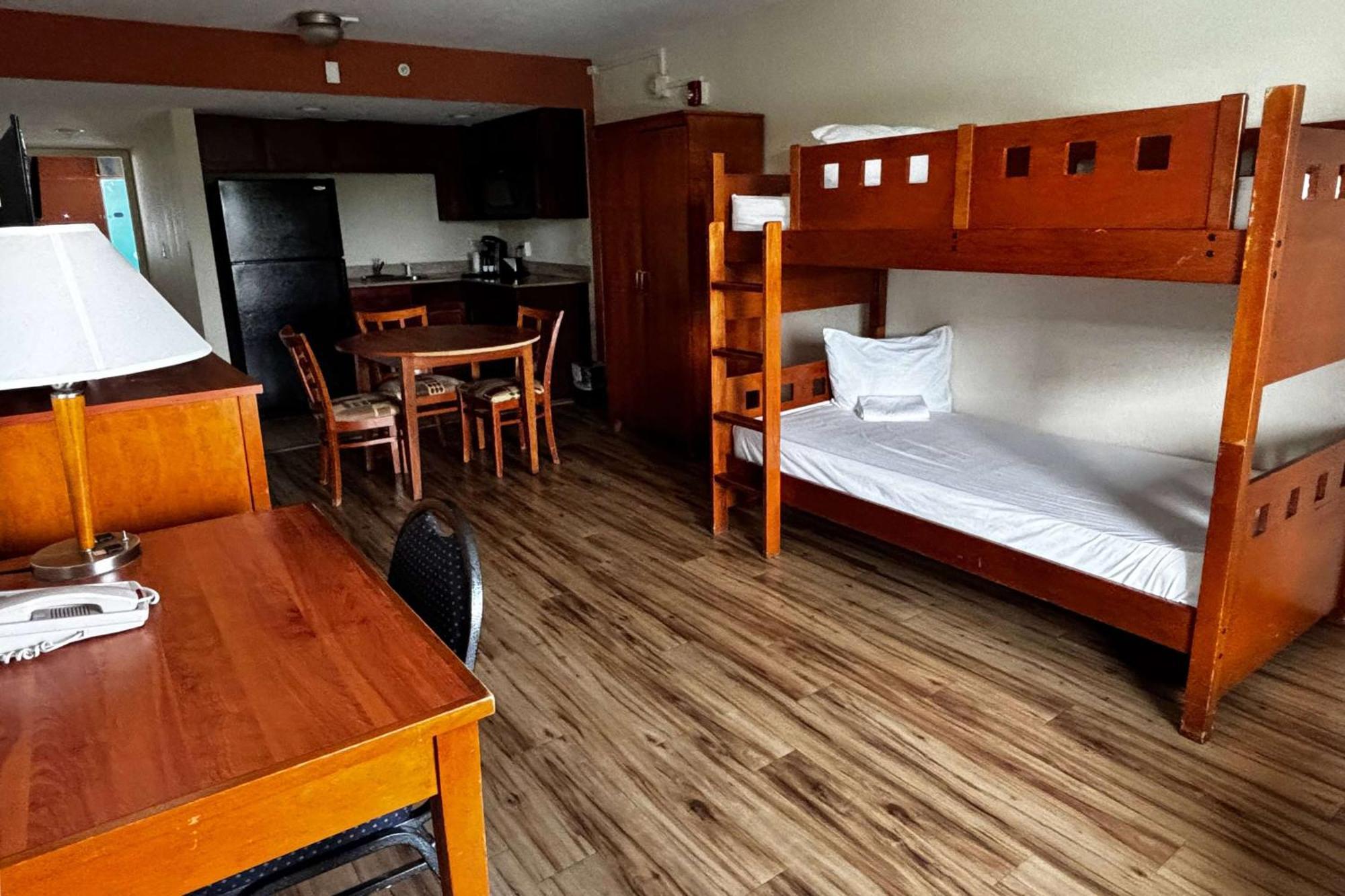 Hotel Ramada By Wyndham Flamingo Water Park Kissimmee Esterno foto