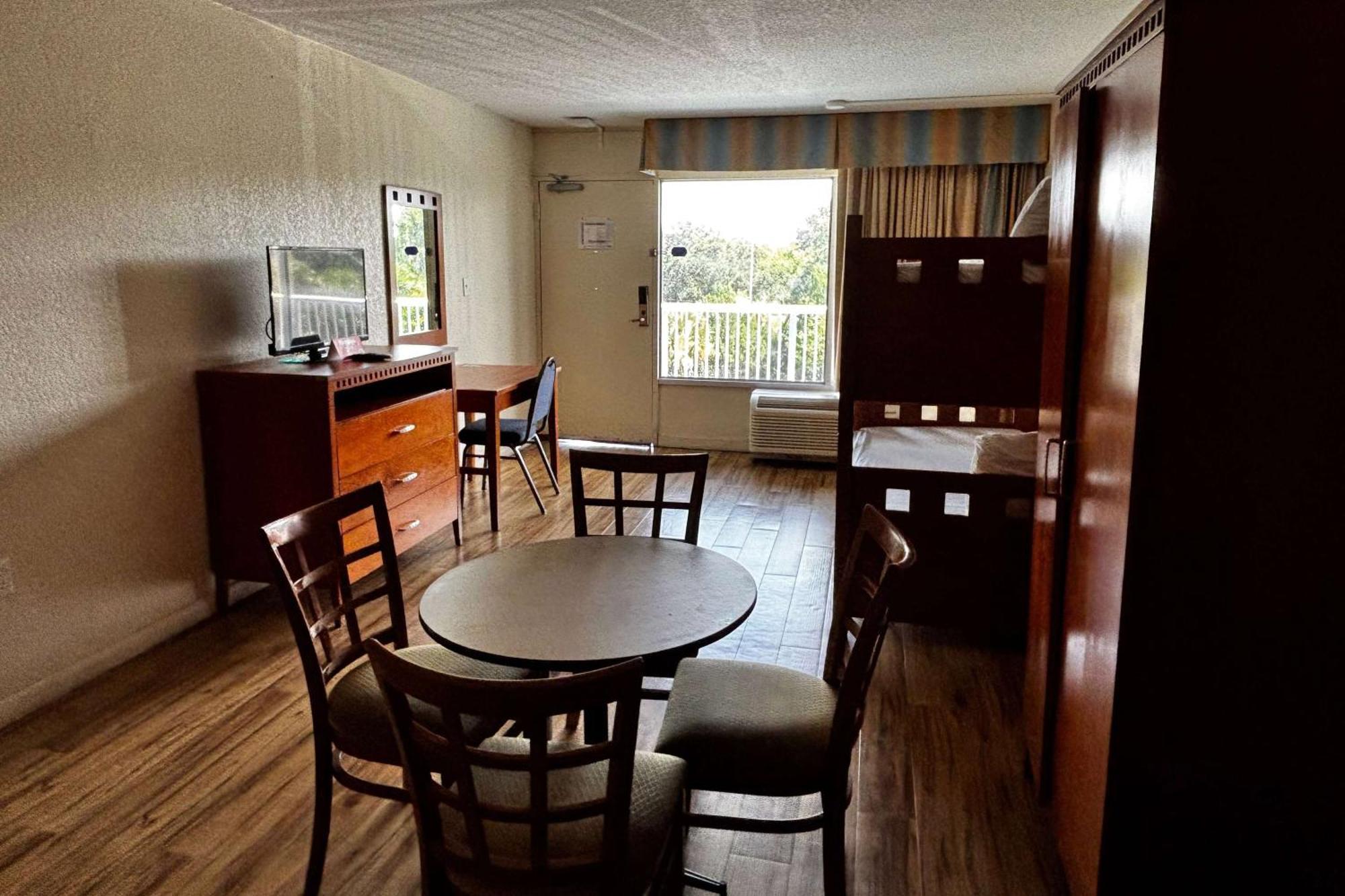Hotel Ramada By Wyndham Flamingo Water Park Kissimmee Esterno foto