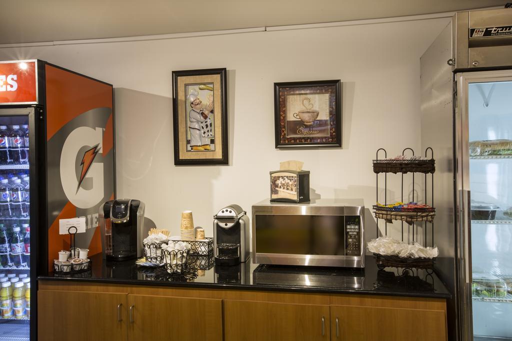 Hotel Ramada By Wyndham Flamingo Water Park Kissimmee Esterno foto